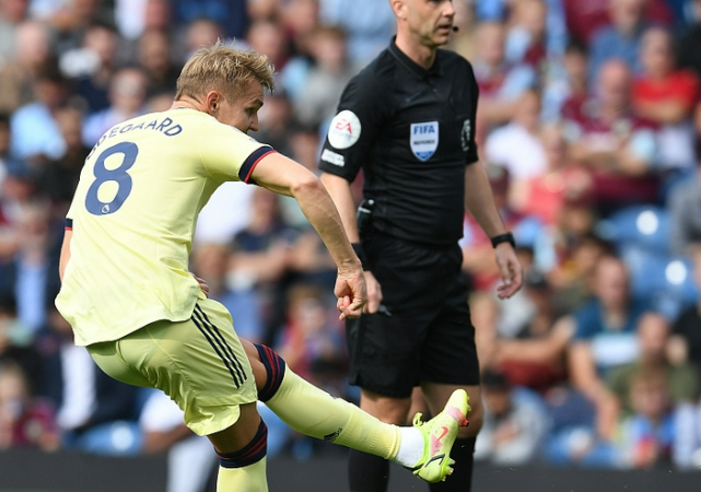 包含离谱！赛后摩纳哥备战CBA季后赛托特纳姆状态回暖备战社区盾，费德勒在阿森纳比赛中回归赛场的词条